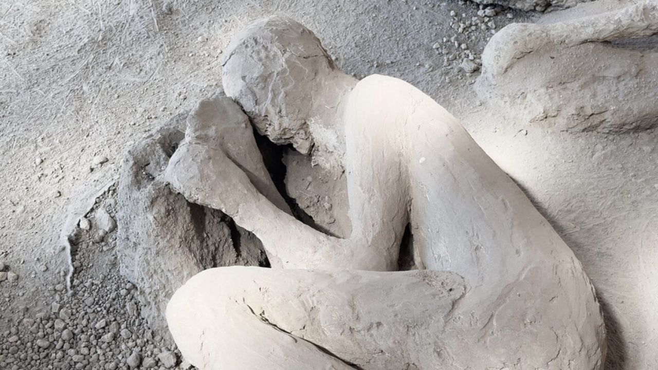  Doctors kit found on Mount Vesuvius victim in Pompeii 