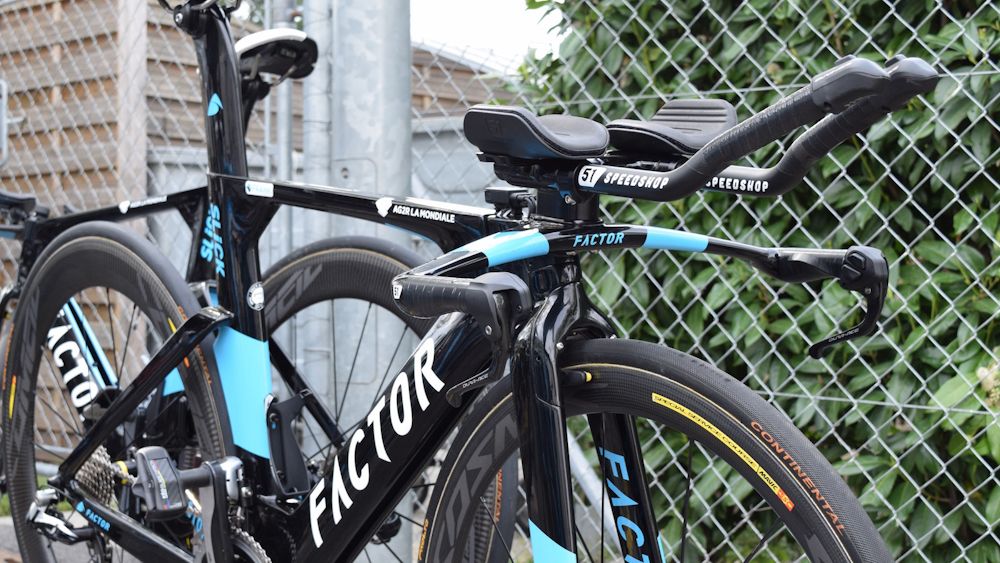 The Factor Slick cockpit is produced in conjunction with American brand 51 Speedshop