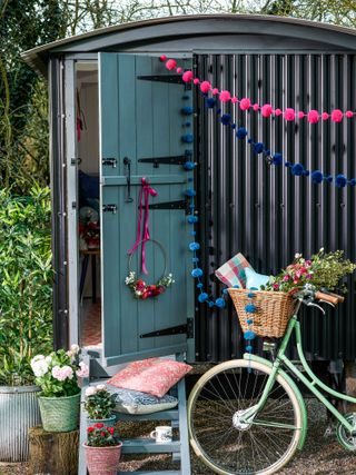 shed ideas: metal with pompoms