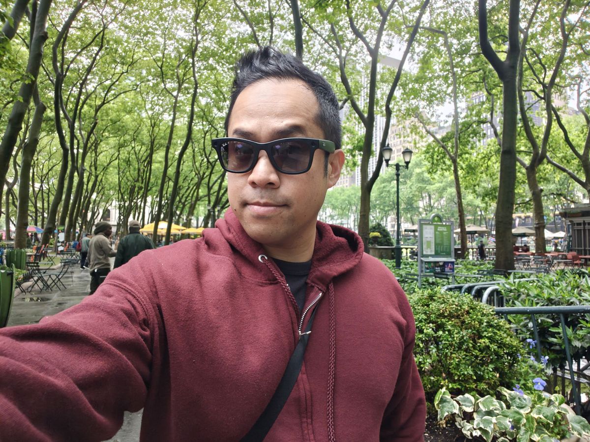 Motorola Razr Ultra 2025 selfie sample.