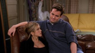 Matthew Perry and Jennifer Aniston in Friends