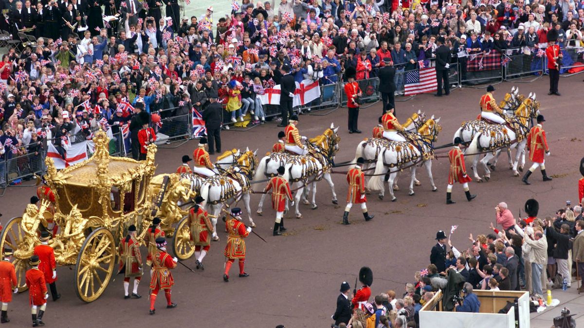 The Gold State coach outside Buckingham Palace 