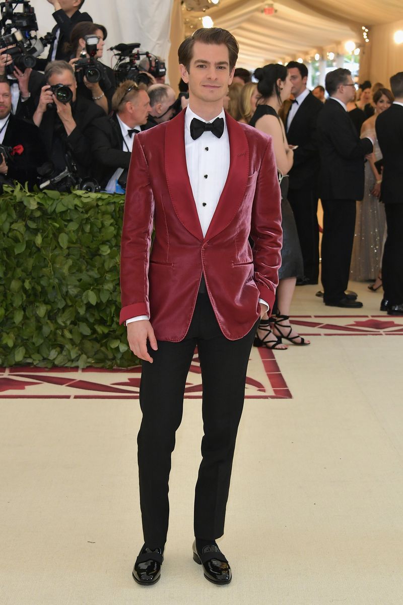Suit, Formal wear, Clothing, Fashion, Tuxedo, Blazer, Outerwear, Event, Pantsuit, Carpet,