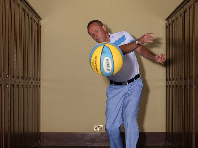 how to practice golf indoors