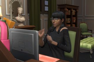 Los Sims 4 trucos: Cassandra Goth se sienta en un escritorio frente a una computadora, haciendo una cara emocionada