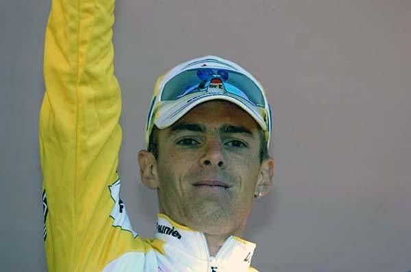 Riccardo Ricc&ograve; (Saunier Duval-Prodir) acknowledges his home crowd.