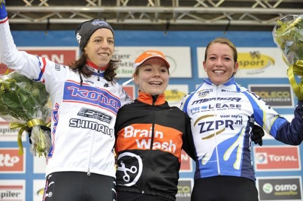 Helen Wyman (Kona), Sanne van Paassen (Brainwash) and Sophie de Boer (ZZPR.nl) on the podium.