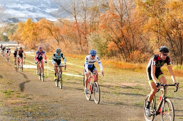 Ryan Trebon (LTS-Felt) leading a long train of riders on lap one