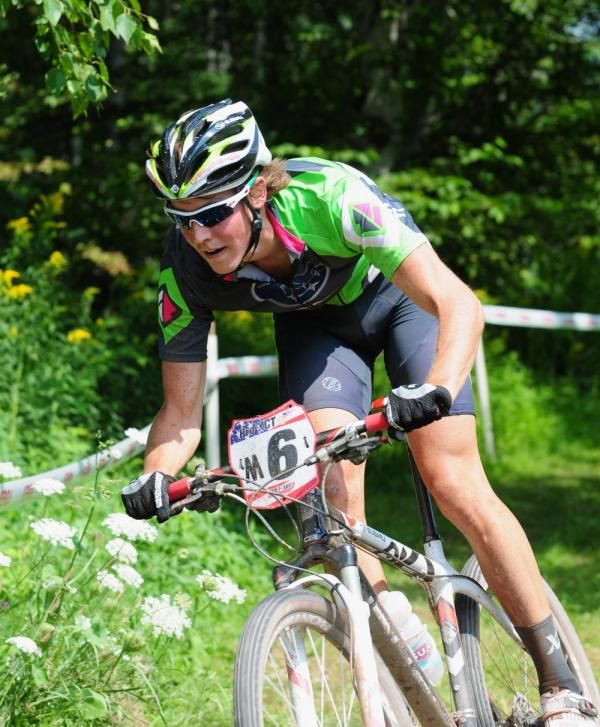 Sam Schultz (Gary Fisher/Subaru) descending.
