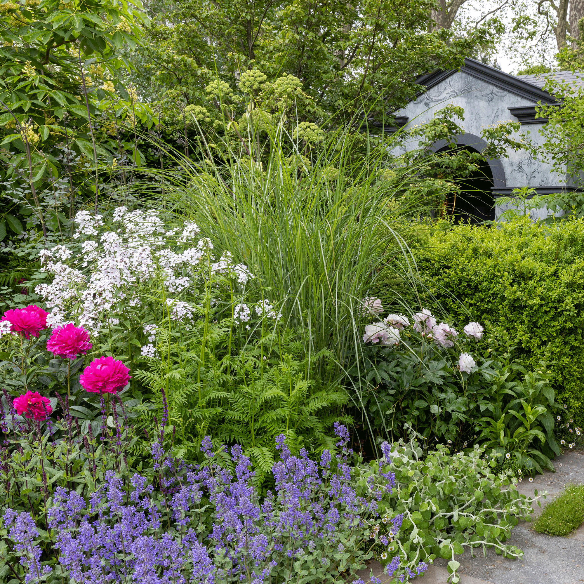 Jewel garden with pink and white flowers