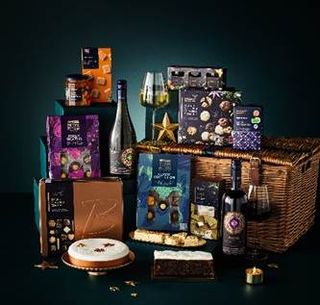 Contents of The Luxury Collection Hamper 2022 Aldi