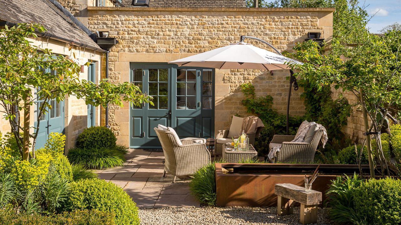 garden courtyard
