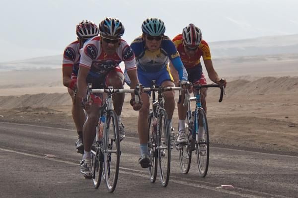 Luis Sepulveda (OGM) drives the escape hard with two laps to go and 1:30 minutes of advantage over the closest group.