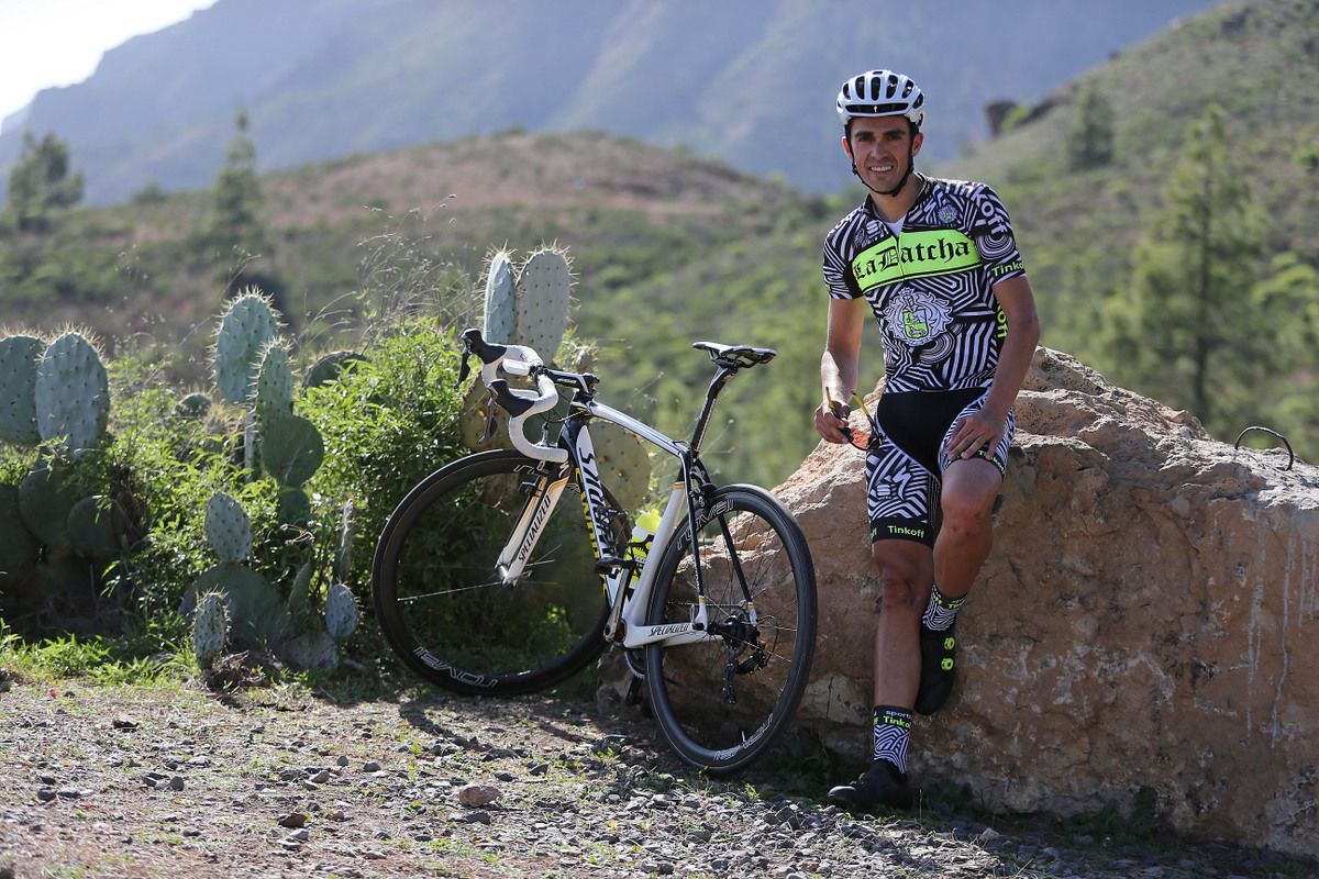 Alberto Contador poses in the new training kit