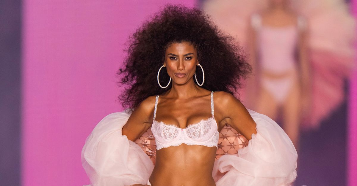 Victoria's Secret มีชุดนอน 174 ชุดในสต็อก แต่ Imaan Hammam กล่าวว่าคู่นี้ยอดเยี่ยมมาก