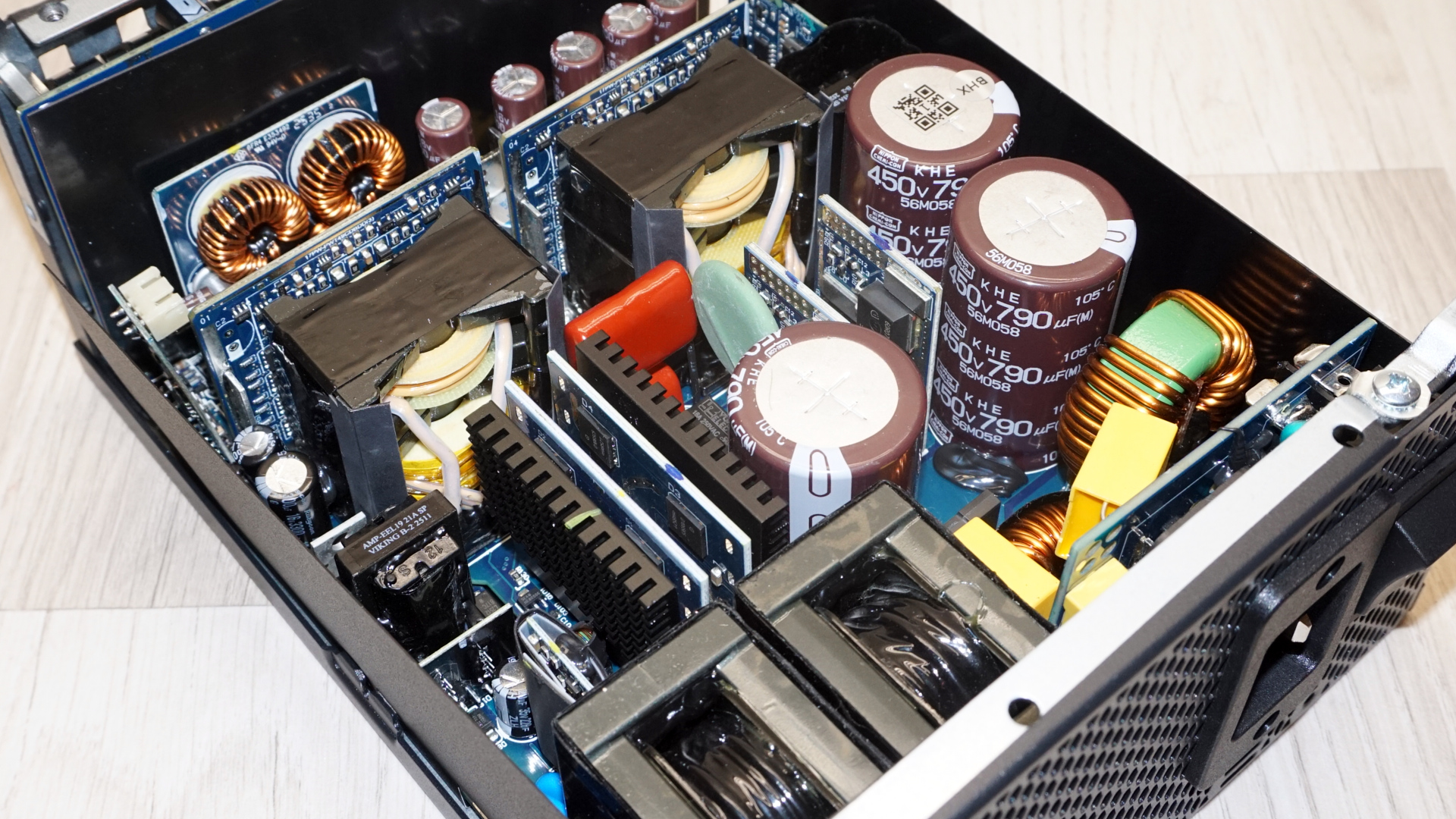 Super Flower Leadex Titanium ATX 3 2800W PSU