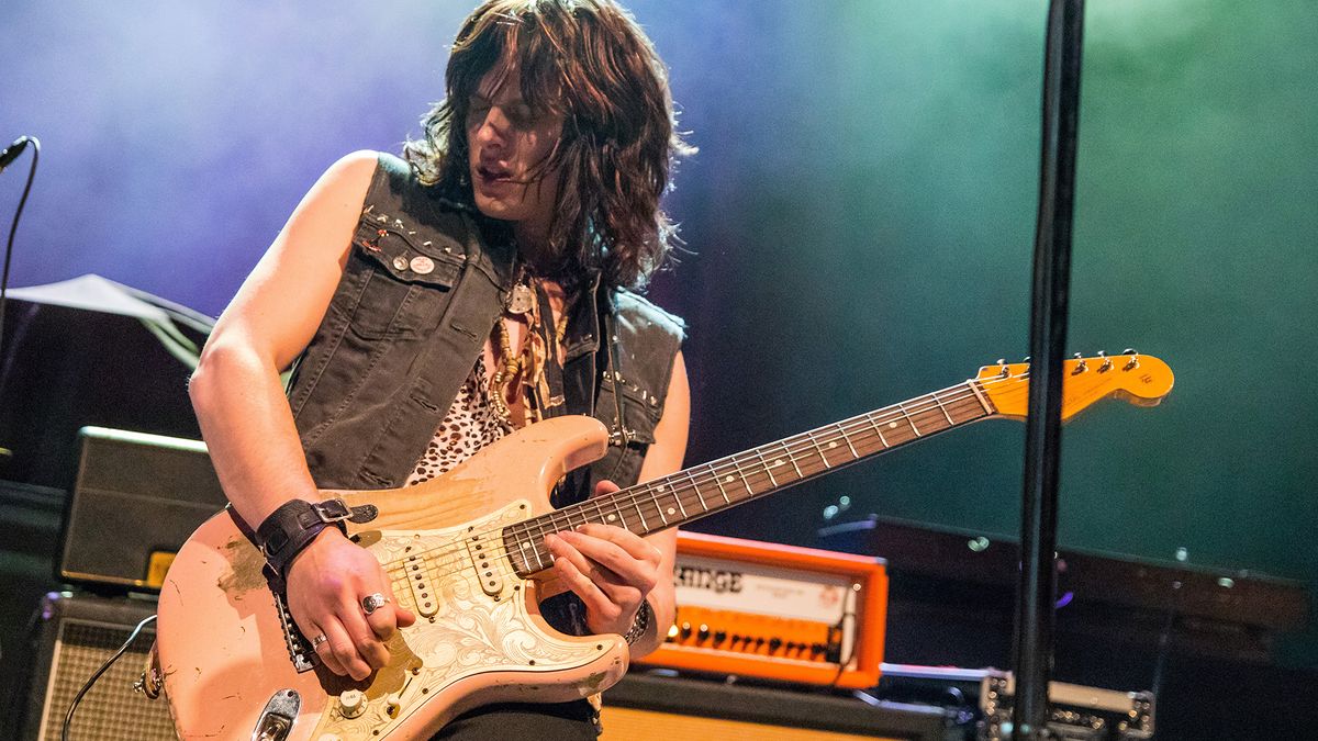 Tyler Bryant Fender Strat ‘Pinky’