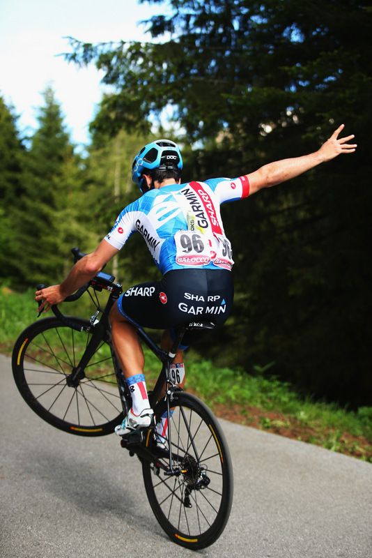 Nathan Haas pulls a one handed wheelie up Monte Zoncolan to please the fans