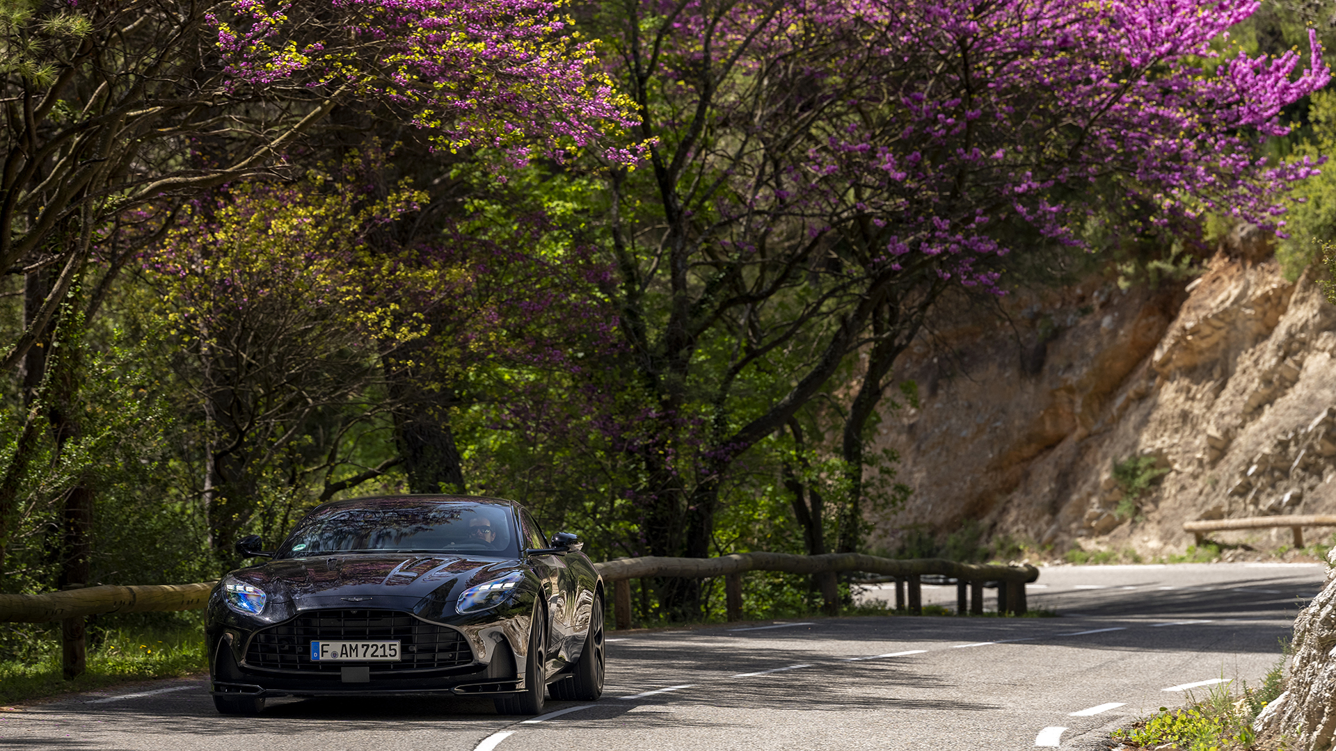 Aston Martin DB12 S in Onyx Black