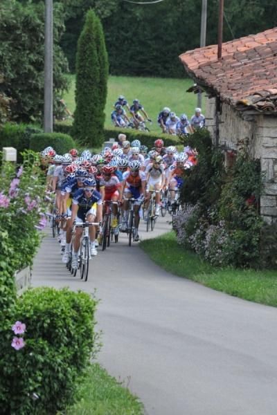 The peloton led by Vacansoleil.