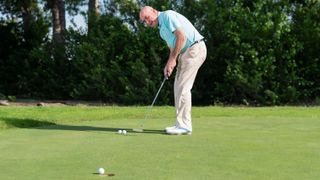 Keith Williams practices breaking putts