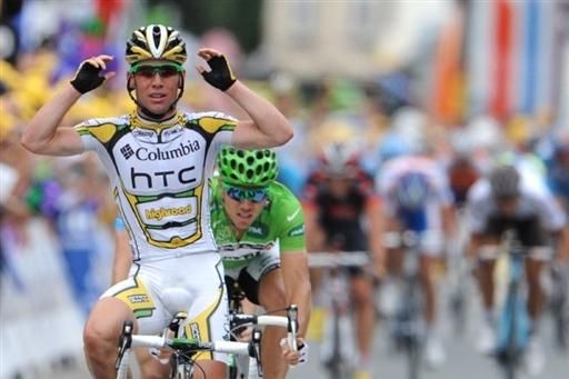 Mark Cavendish (Columbia-THC) wins stage 10, which ended in a bunch sprint.