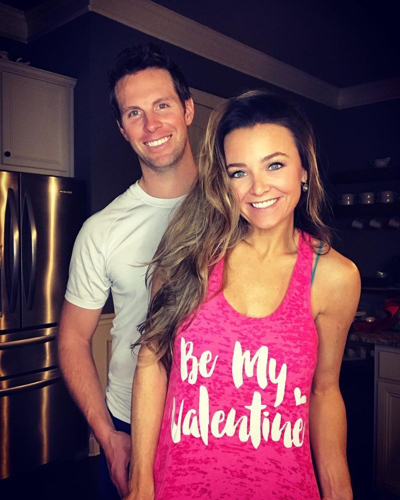 shoulder, friendship, cool, beauty, fashion, fun, t shirt, smile, muscle, event,