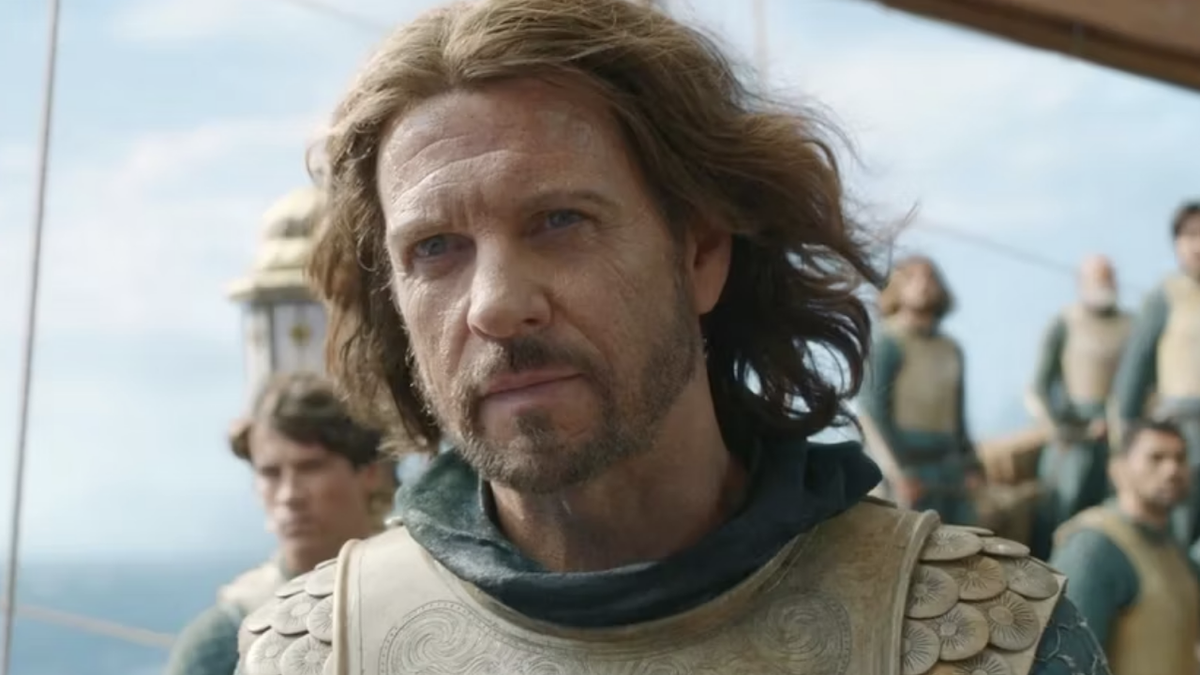 Lloyd Owen as Elendil in The Rings of Power