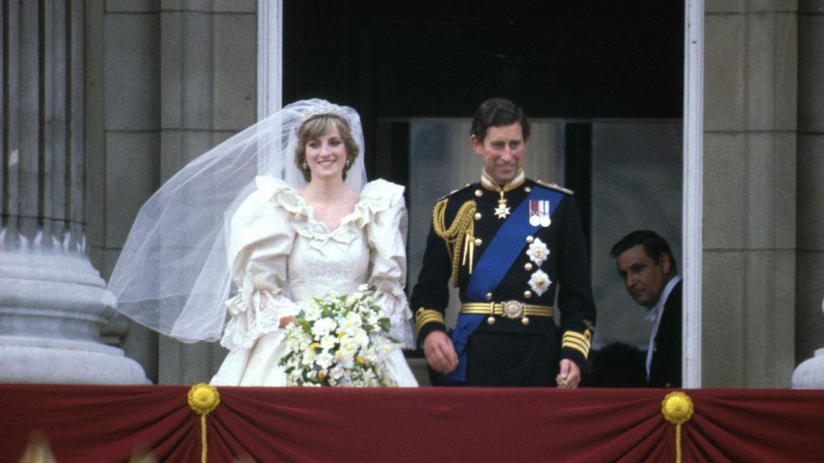 How much did Princess Diana's wedding dress cost and where