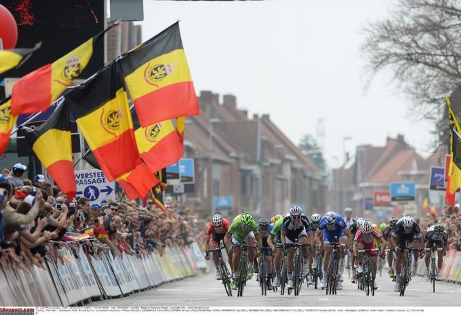 The Gent-Wevelgem peloton in full flight in the sprint to the finish.