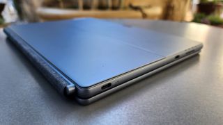 Lenovo IdeaPad Duet 5i USB-C charging