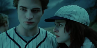 Robert Pattinson and Kristen Stewart play baseball