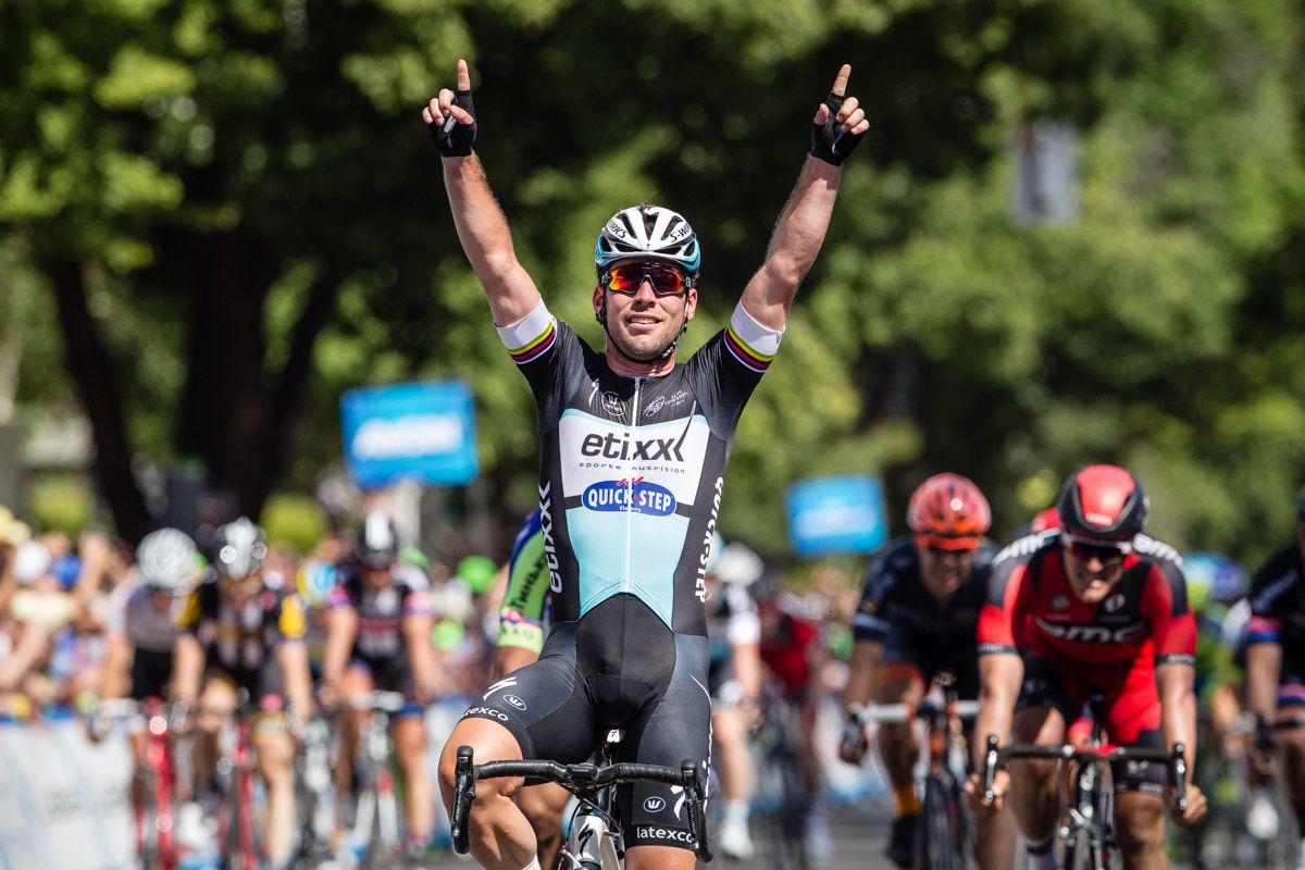 Mark Cavendish (Etixx-Quick Step) takes the win in Sacramento