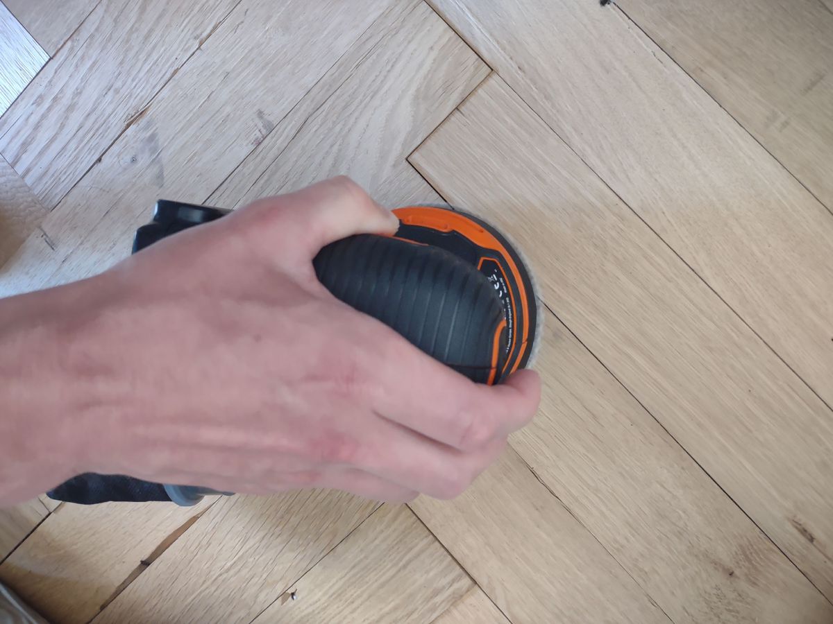 Sanding the laid herringbone floor