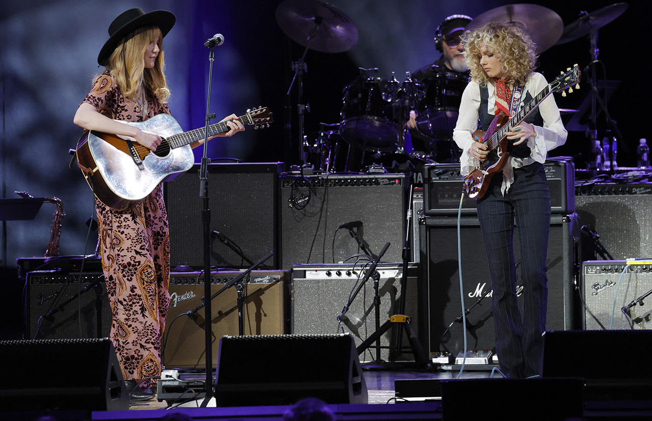 Molly Tuttle and Grace Bowers at Duane Eddy tribute concert