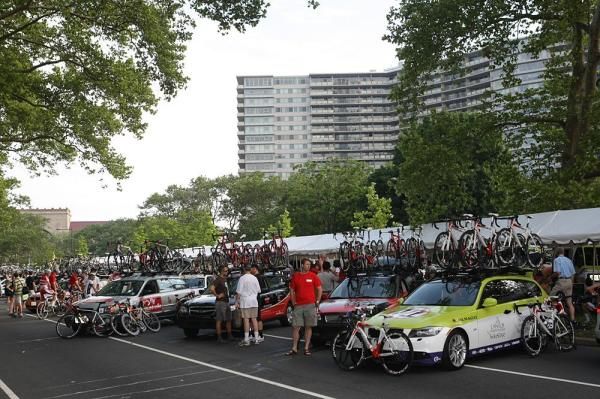 The teams get ready to race