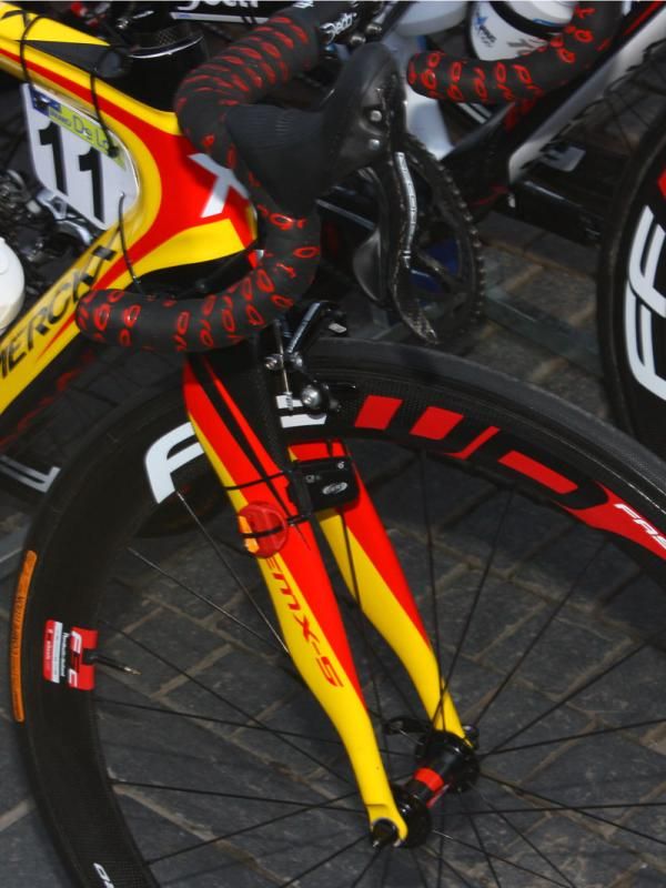 It's no secret that Eddy Merckx bikes are developed in conjunction with Pinarello and several stylistic cues are carried over.