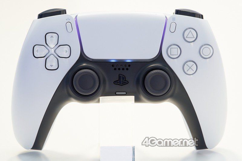 PS5 DualSense purple light