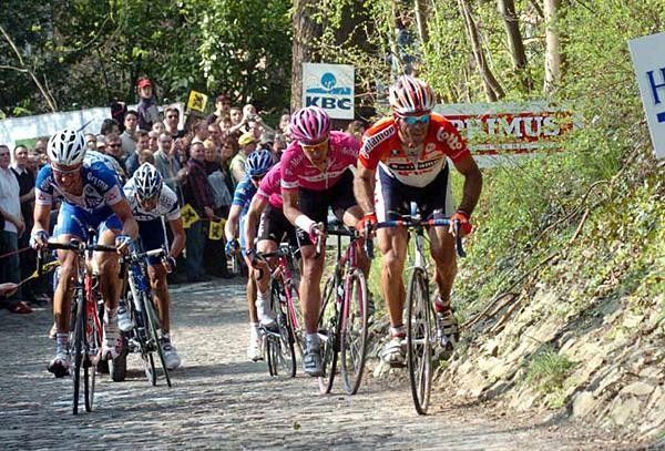 Boonen and Van Petegem lead the break on the Muur