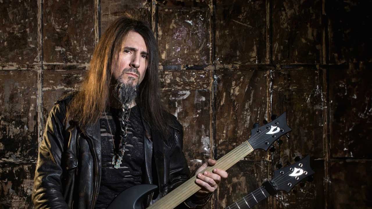 Ron &#039;Bumblefoot&#039; Thal holding a twin-neck guitar 