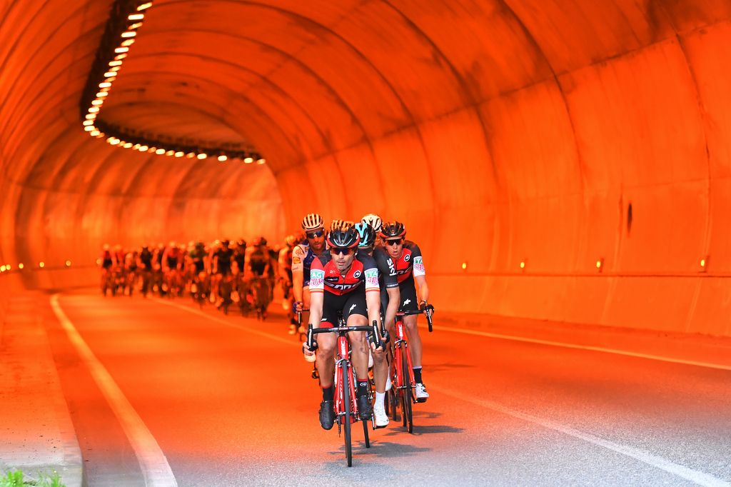Fran Ventoso leads the peloton into the light