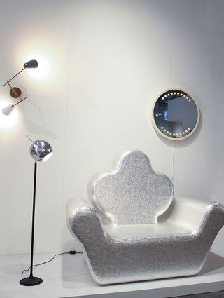 A round mirror with small spotlights