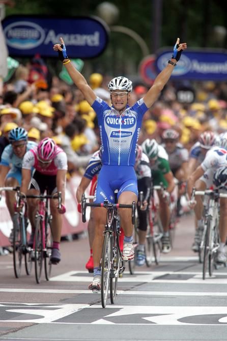 Tom Boonen wins stage 6 of the 2002 Tour de France, back before he gave up his bunch sprint aspirations