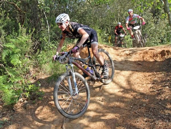 Rachel Edwards (Australia) leasds the Women's 35-39 category