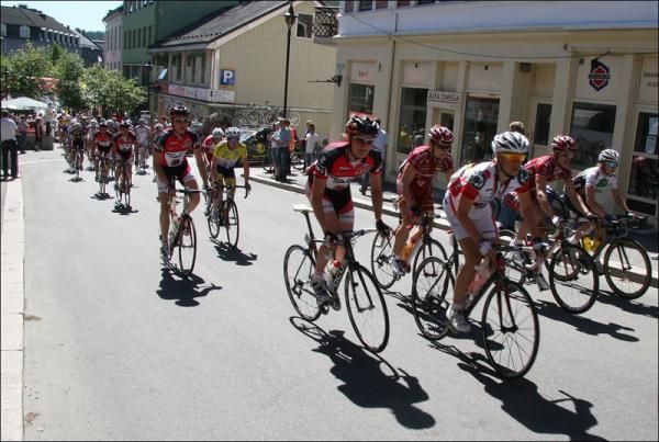 Sunshine and clear skies greeted riders in stage four.
