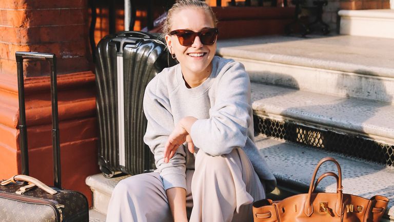 Eyewear, Shoulder, Sunglasses, Clothing, Street fashion, Fashion, Cool, Outerwear, Glasses, Vision care,