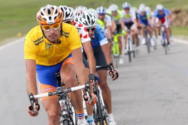 Even the yellow jersey did his part to try and reel back the break.