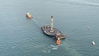 مركبة الفضاء بدون طيار الخاصة بـ SpaceX "نقص Gravitas" يعود إلى الميناء في 31 أغسطس 2021 ، بعد أول هبوط ناجح لصاروخ فالكون 9.