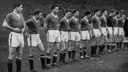 Man Utd remember the victims of the 1958 Munich air disaster