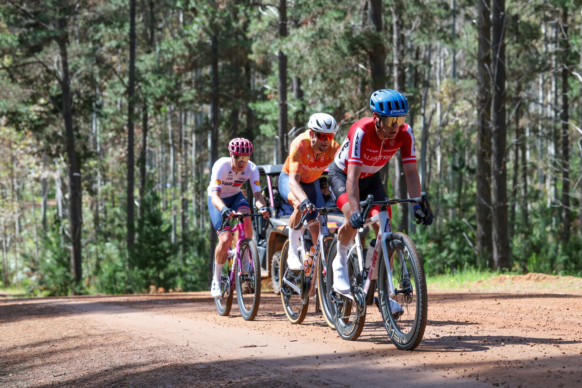 UCI Gravel World Championships 2026 elite men LIVE – Strong break continue to drag out their advantage UCI Gravel World Championships 2026 elite men LIVE – Strong break continue to drag out their advantage